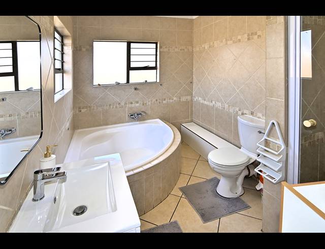 4 BEDROOM CLUSTER FOR SALE IN COUNTRY VIEW